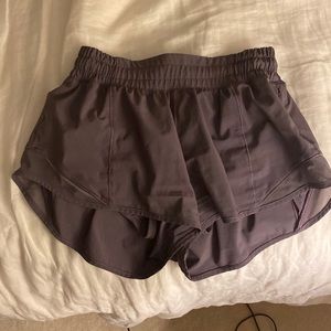 dusty rose lulu shorts size 2!! brand new condition worn once! color sold out!
